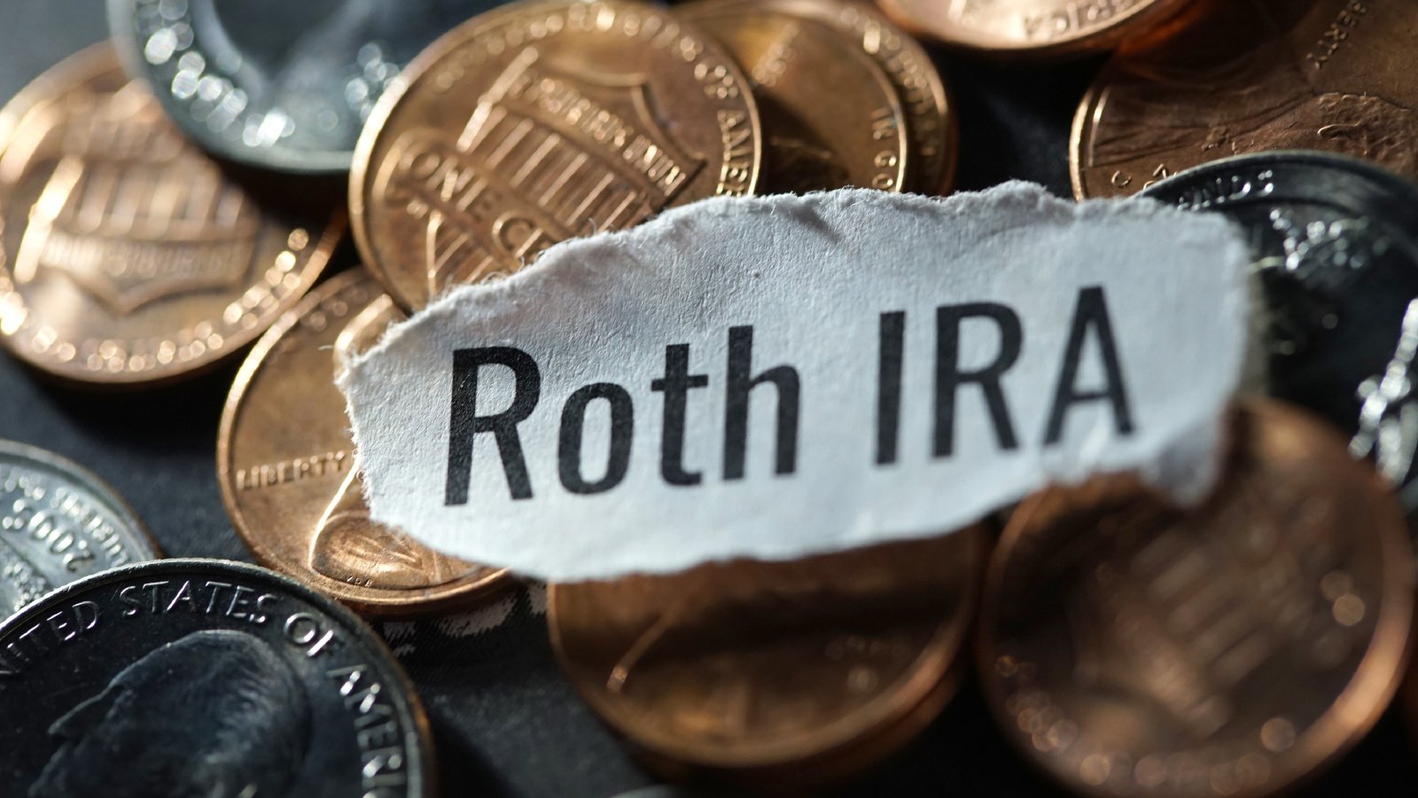 Roth IRA vs Traditional IRA in 2026: Limits, Tax Rules, and a Simple Choice Framework